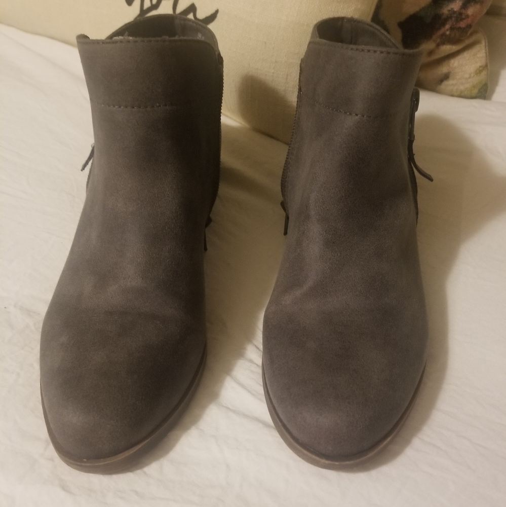 Maurice Ankle Booties Gray size 10
